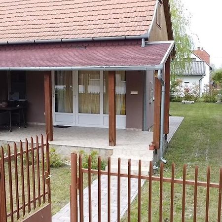 Vadszolo Apartman บาลาตอนมารีอาเฟือร์เดอ ภายนอก รูปภาพ